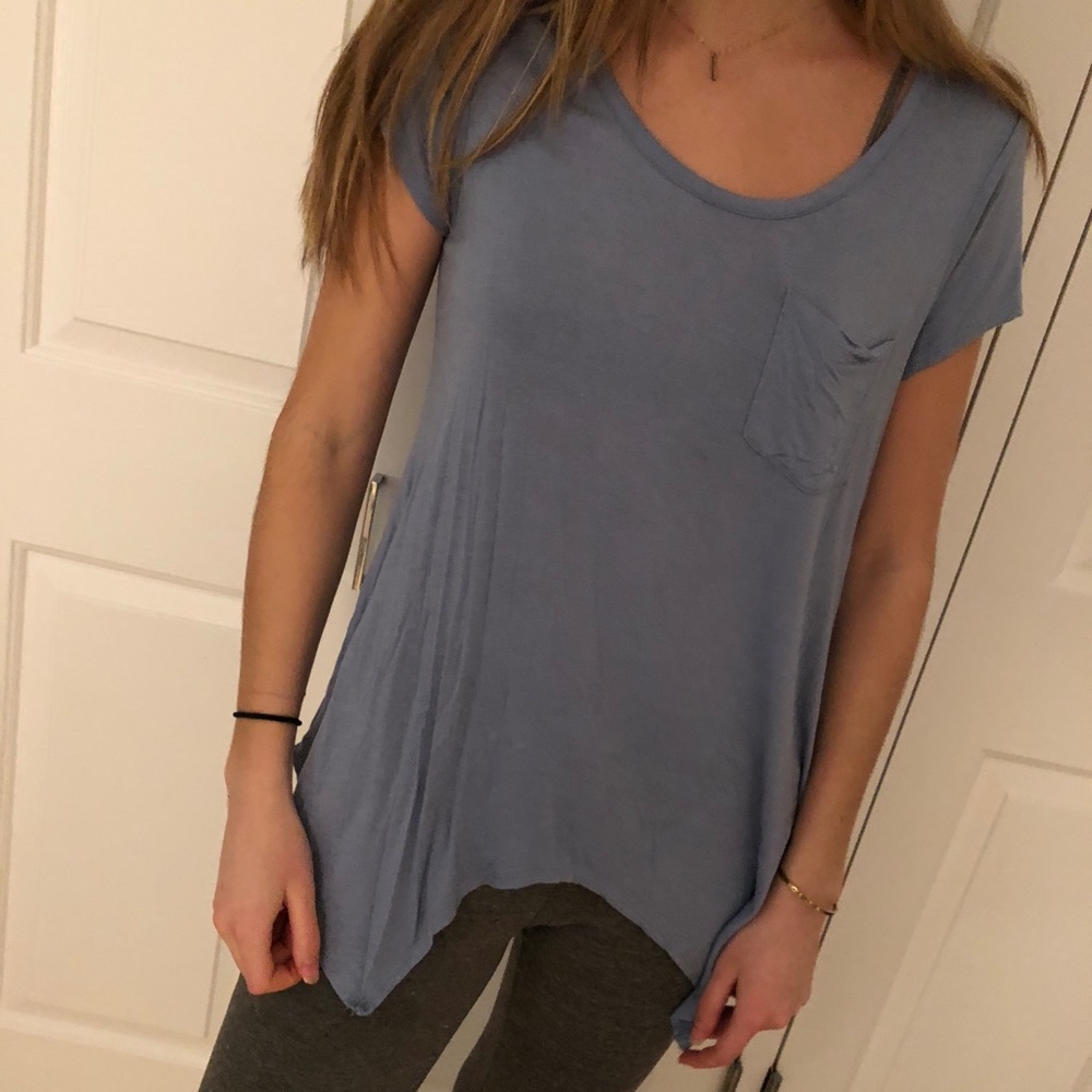 BLUE T-SHIRT W/ ELONGATED HEM